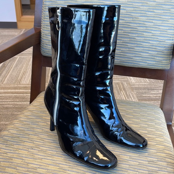 Fun patent looking go go boots! - Picture 1 of 3